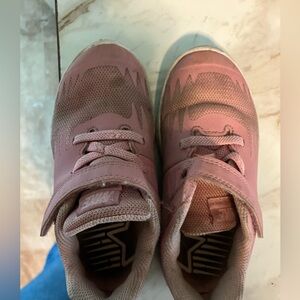 Toddler tennis shoes